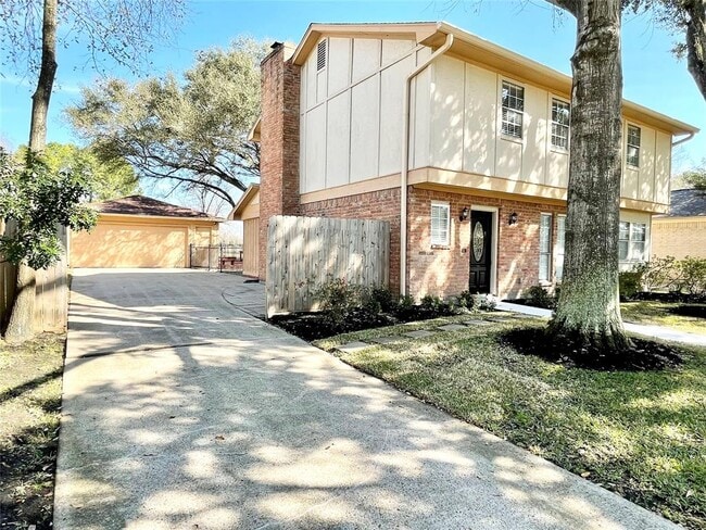 Foto del edificio - 15006 Elmont Dr