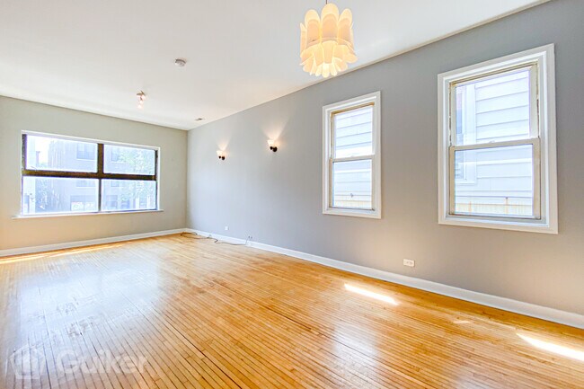 Building Photo - 2110 N Western Ave