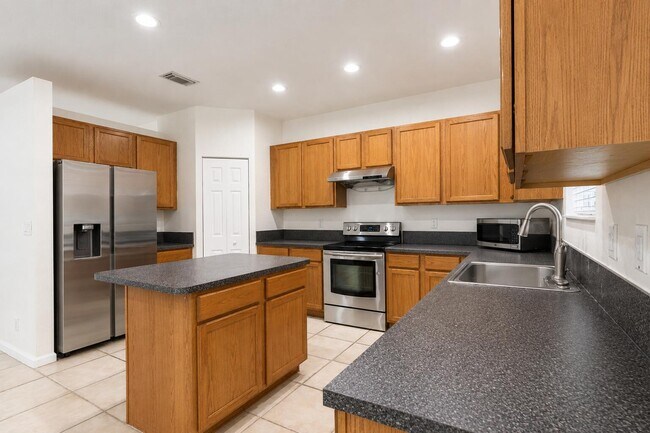 Building Photo - 2789 S Evergreen Cir