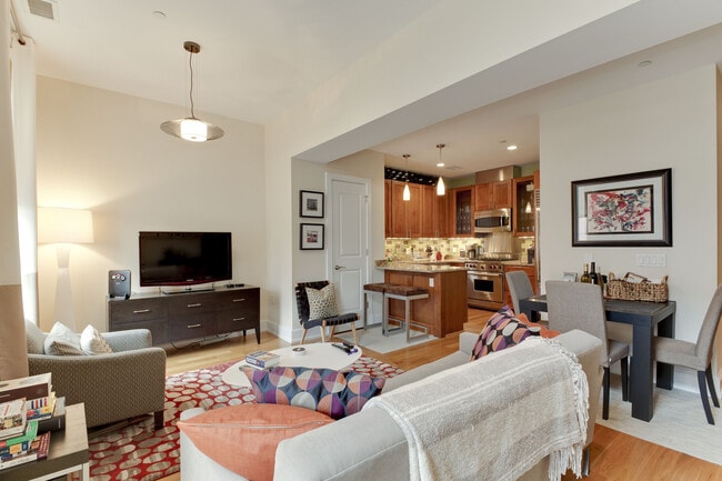 Foto del edificio - Luxury Condo at Landmark Lofts! Parking In...