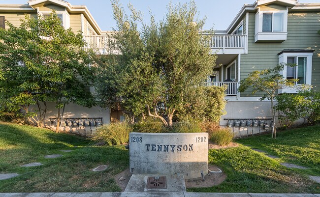 Building Photo - 1208 Tennyson St