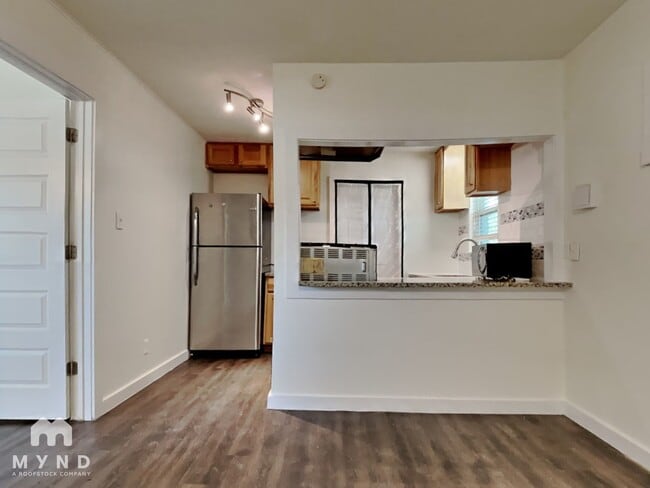 Building Photo - 1604 Parker Ln