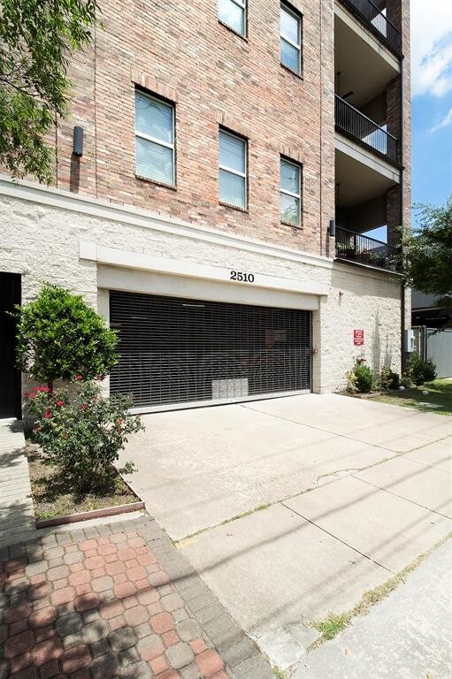 Building Photo - 2510 Travis St