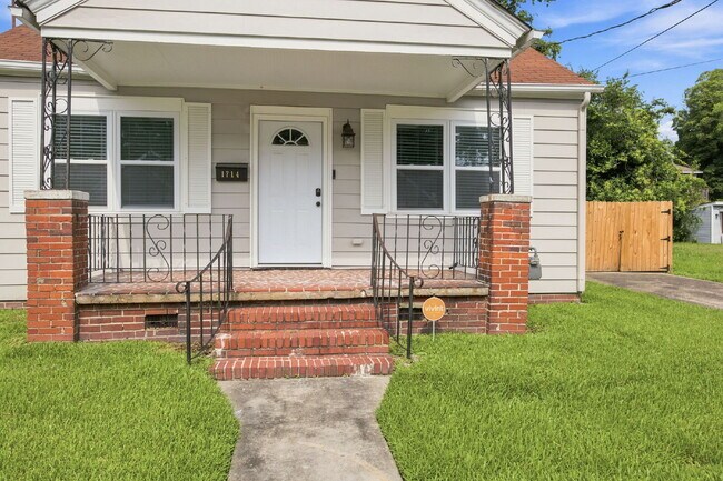 Foto del edificio - Freshly Renovated Ranch with a Spacious Fenced Yard