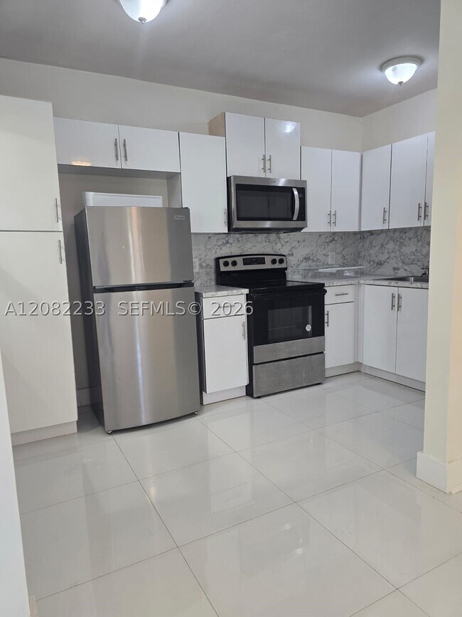 Foto del edificio - 1945 NE 171 St