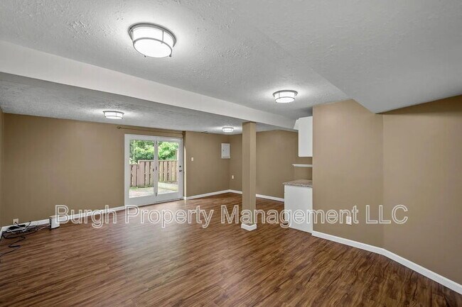 Foto del edificio - 645 Deer Watch Rd