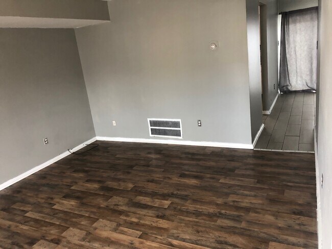 Building Photo - 732 Summit Chase Dr