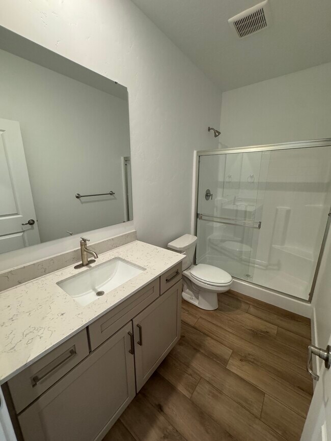 Foto del edificio - 6893 N Isaiah Ave