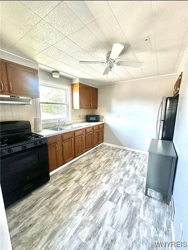 Building Photo - 93 Century Dr