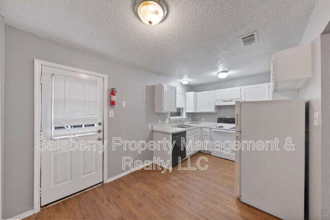 Foto del edificio - 5829 Shadydell Dr