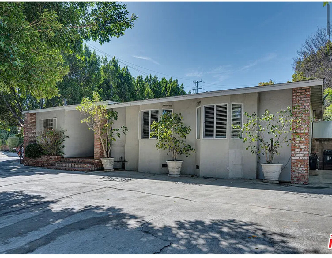 Primary Photo - 4833 Alcove Ave