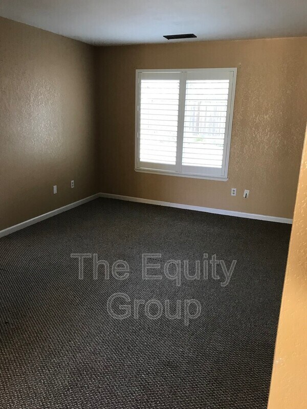 Building Photo - 2510 N Charter Oak Ct