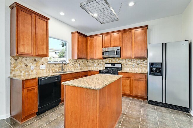 Building Photo - 20308 Farm Pond Ln