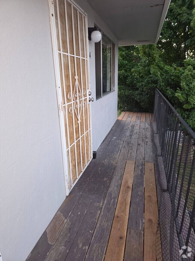 Building Photo - 3704 Sapphire Dr