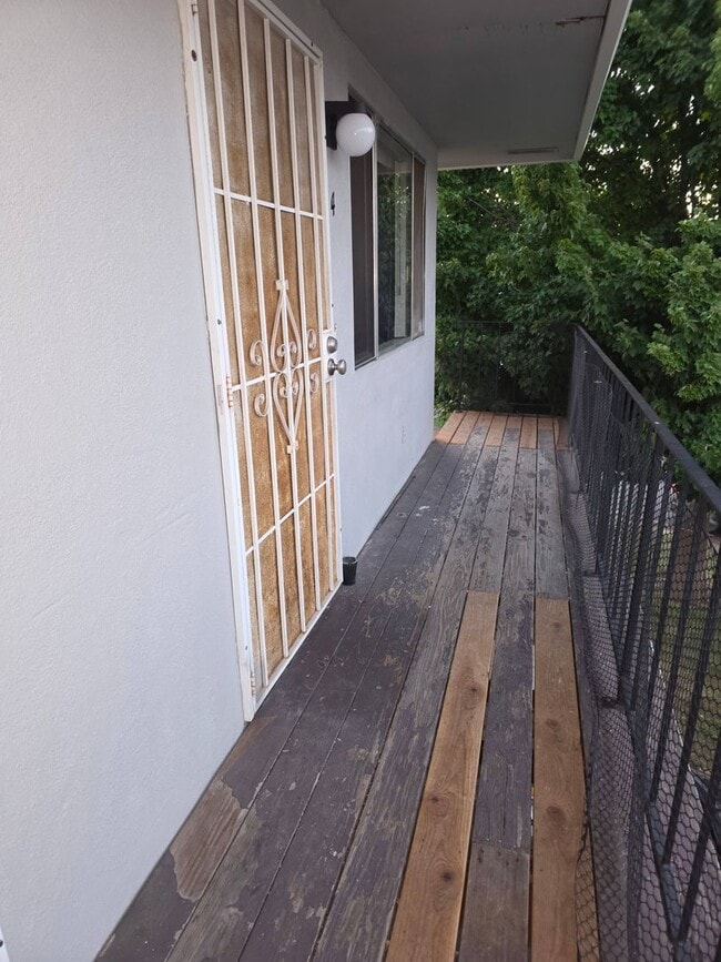 Building Photo - 3704 Sapphire Dr
