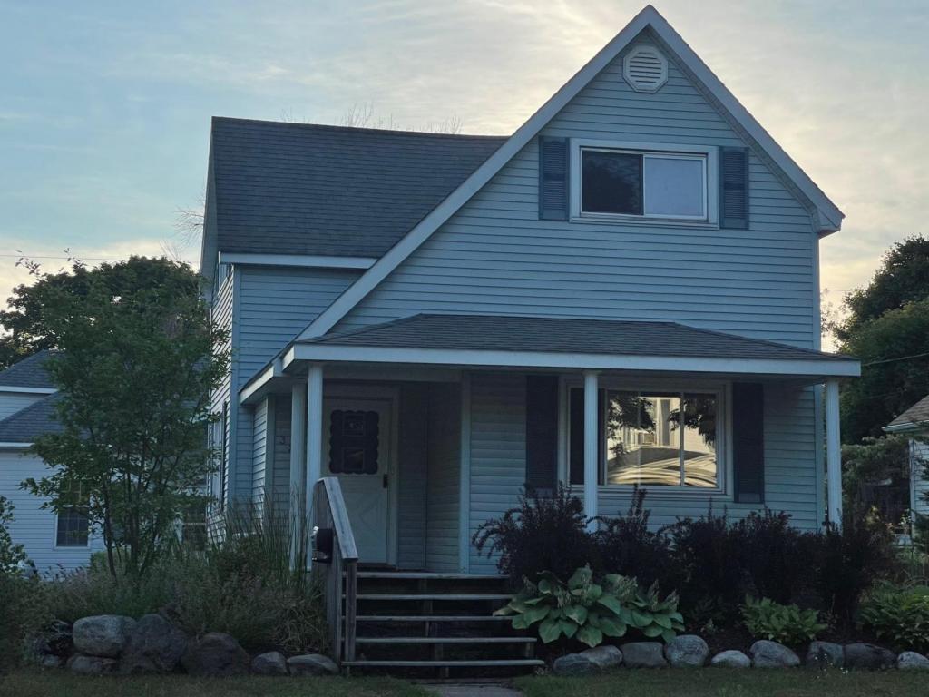 328 17th St S House Rental in Escanaba, MI