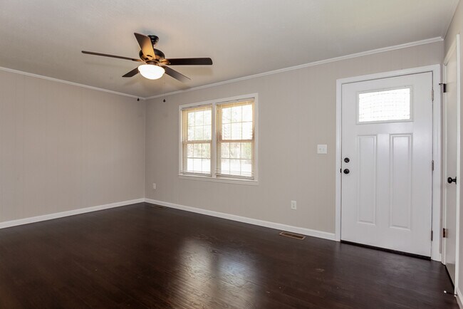 Building Photo - Beautiful 3 BR, 2 and one half BA Ranch