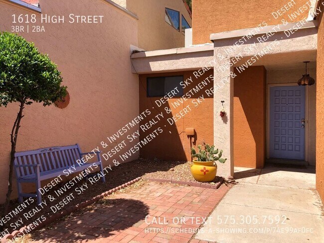 Building Photo - 3 Bedroom 2 Bathroom Townhouse