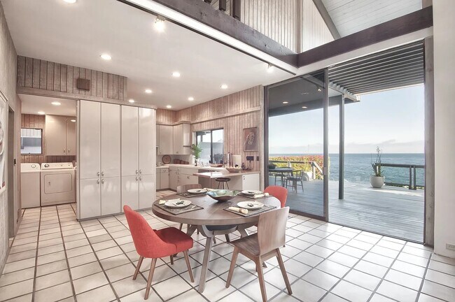 Foto del edificio - 24142 Malibu Rd