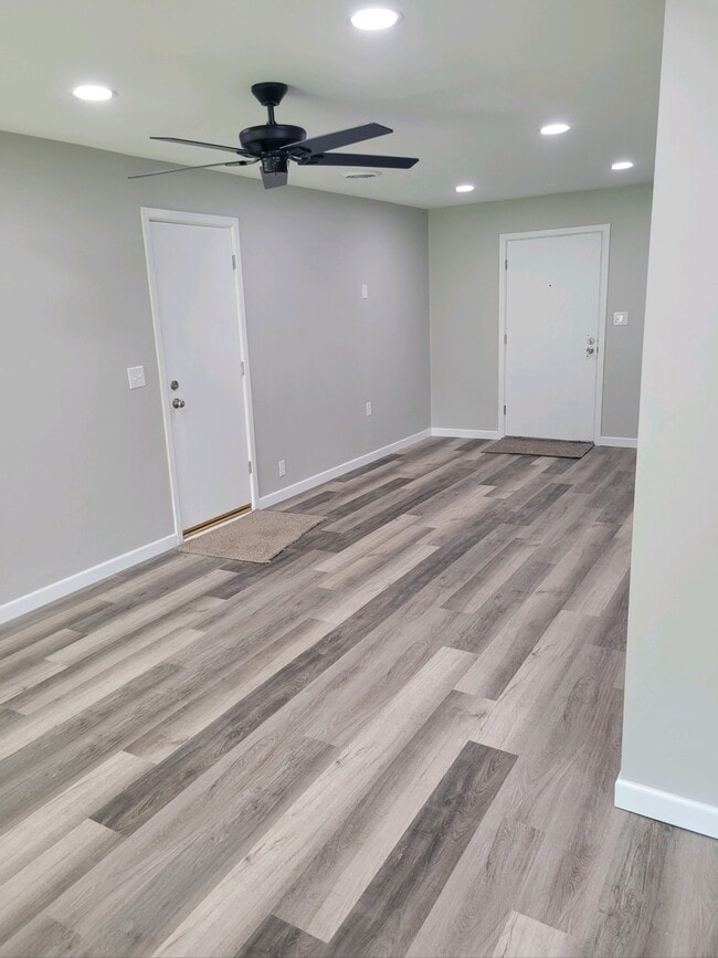 Foto del edificio - 4903 Lake Park Dr