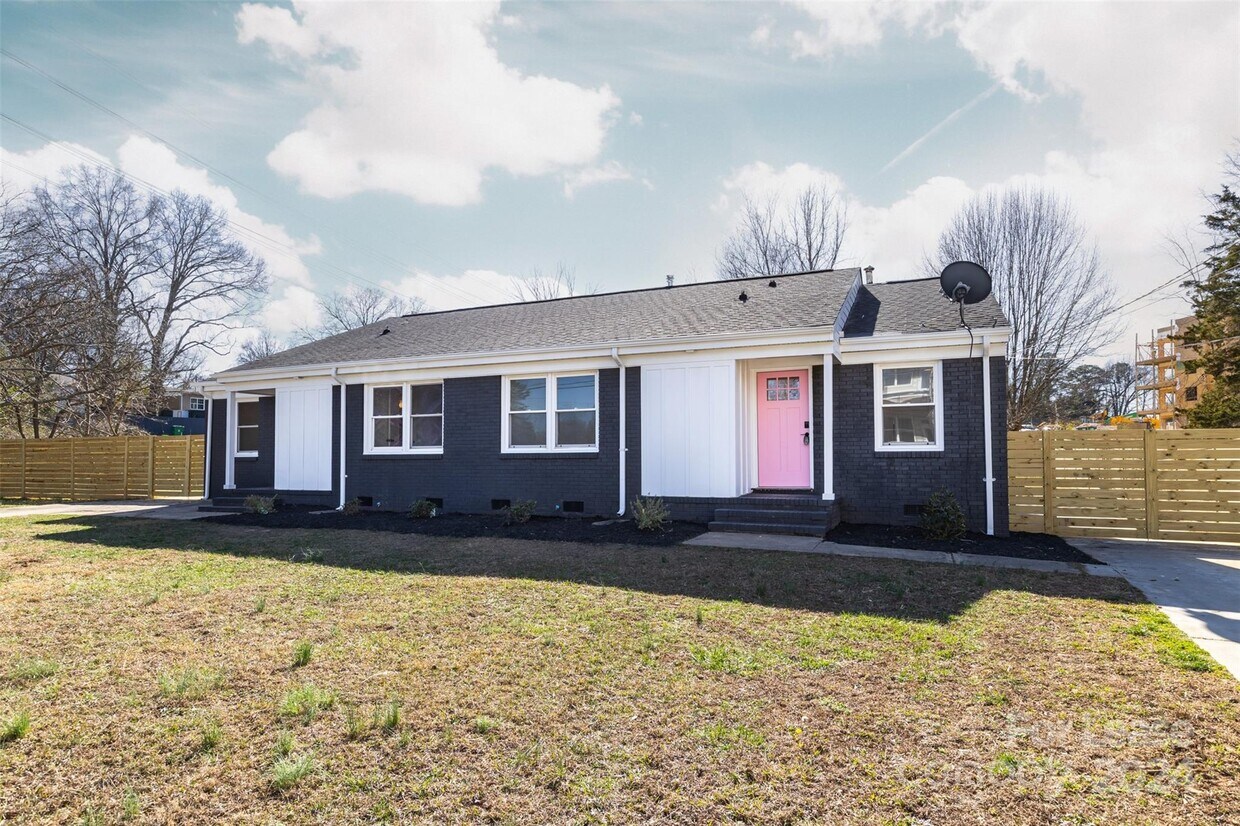 Primary Photo - 316 Hollis Rd
