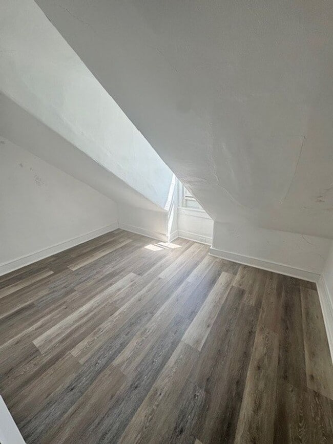Building Photo - 4 bedroom 1 bathroom plus office