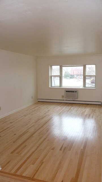 Foto del edificio - 2030 N. Oakland Ave