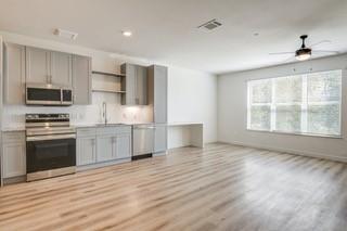 Foto del edificio - 2232 Empire Central Dr