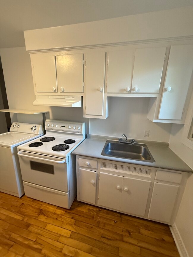 Building Photo - 6605 Av 39E