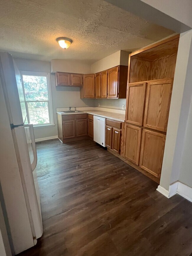 Building Photo - Spacious 3 bedroom 2 1/2 bath in NE Lincoln
