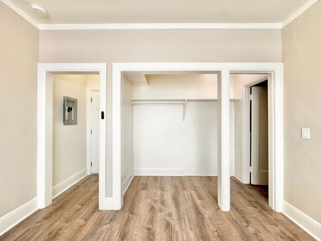 Building Photo - 1802 N La Brea Ave
