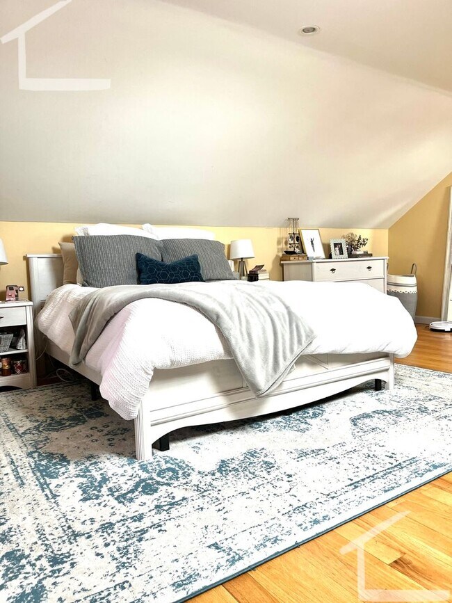 Foto del edificio - Newly renovated 3 bedroom with a bonus room