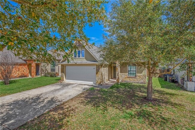 Building Photo - 215 Simi Dr