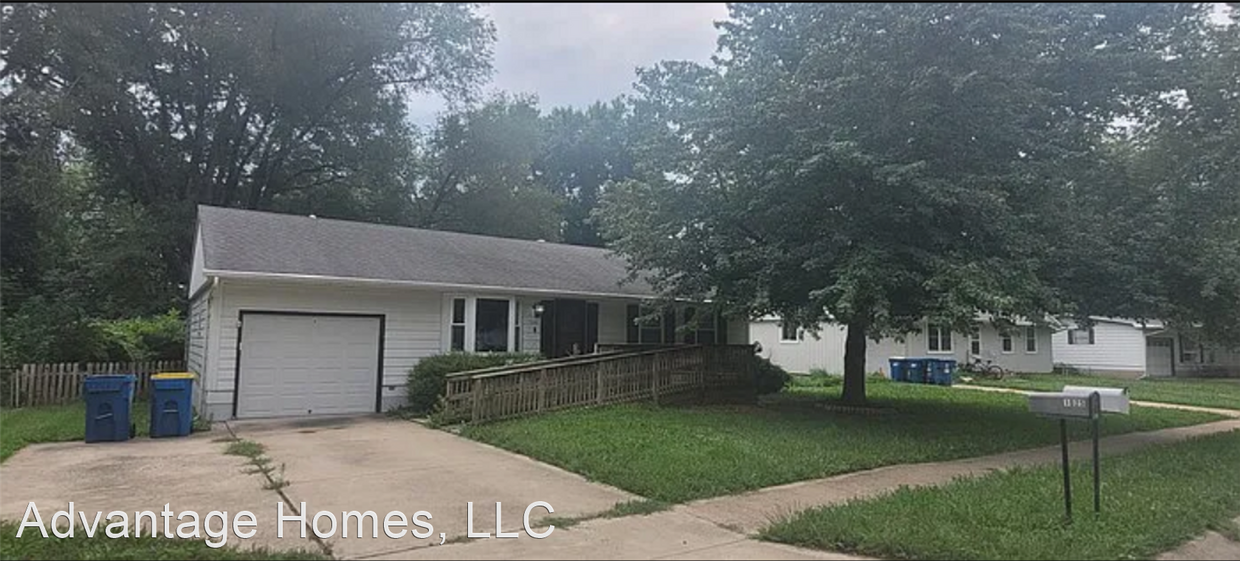 Foto principal - 4 br, 2 bath House - 1025 Broadmore Lane