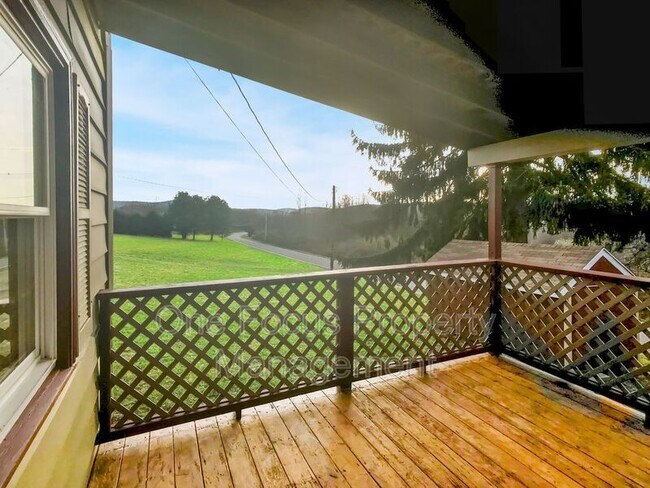 Foto del edificio - 1724 Steam Valley Rd