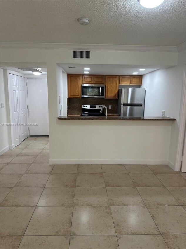 Foto principal - 8100 Geneva Ct
