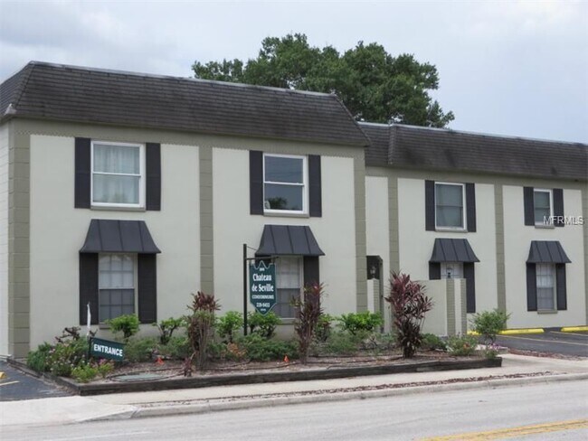 Building Photo - 2808 W Azeele St