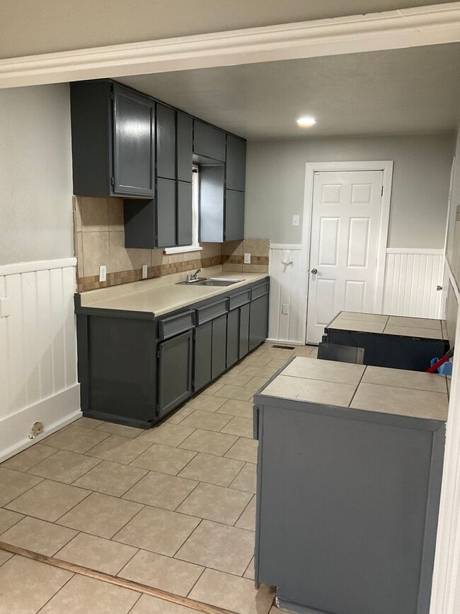 Building Photo - 303 W Kittyhawk Dr