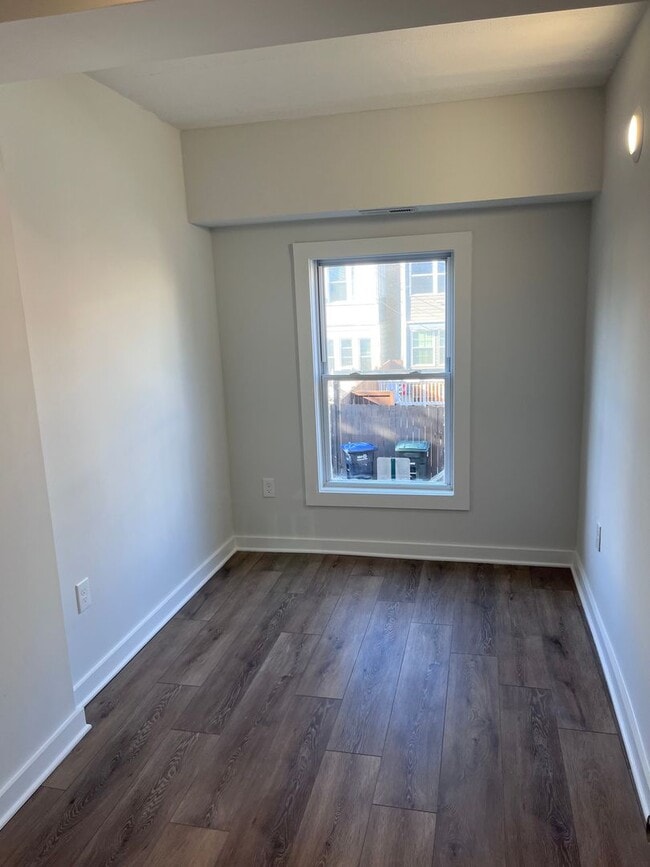 Building Photo - 4724 3rd Pl NW