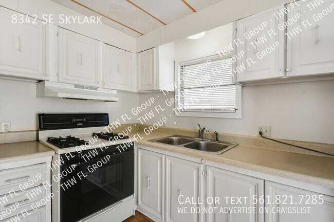 Foto del edificio - 8342 SE Skylark-