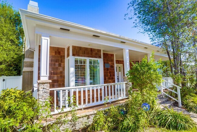 Building Photo - Beautiful 4 Bed/4 Bath Family Home w/pool ...