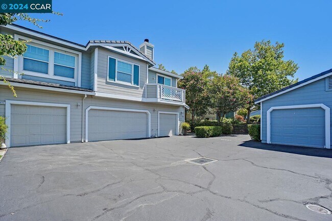 Building Photo - 4403 Coyote Cir