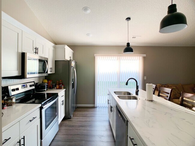 Foto del edificio - ADORABLE SINGLE FAMILY HOME! BUILT IN 2018!