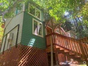 Building Photo - 390 Redwood Dr