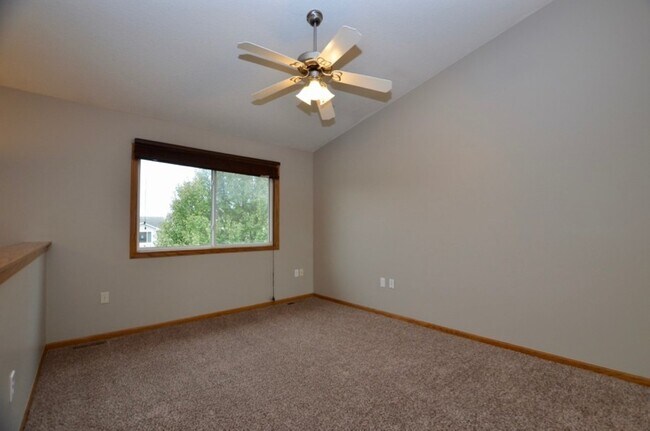 Foto del edificio - Lovely Altoona Split-Foyer