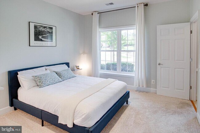 Foto del edificio - 14633 Weeburn Way