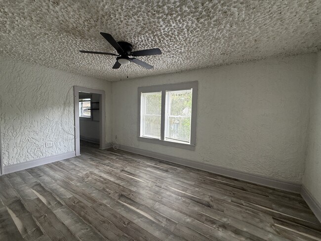 Foto del edificio - 669 Avenue B NW