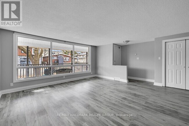 Building Photo - 833 Maplewood Ave
