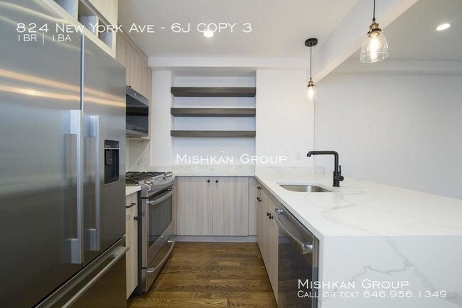 Building Photo - Bright airy studio with condo finishes