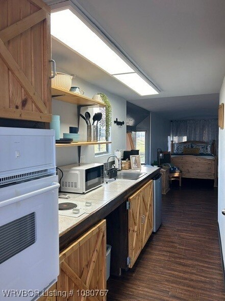 Foto del edificio - 3003 W Redwood Ave